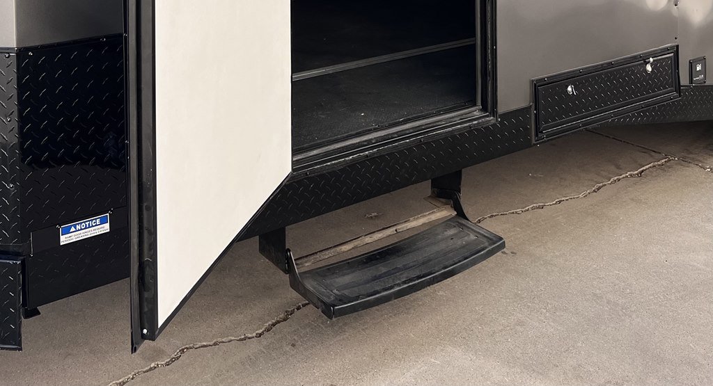 23 TNT RT10228XTSPH ET - Image 14